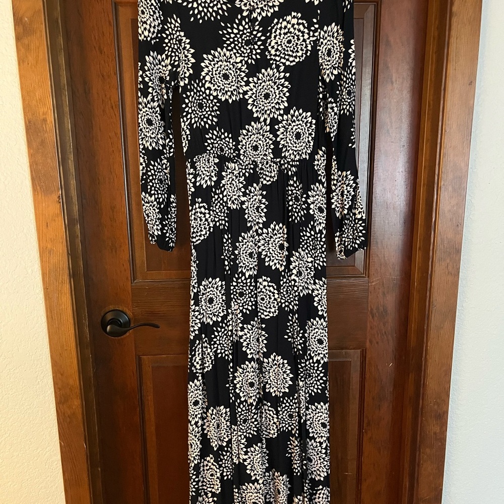 Sunny Girl Black and White Bishop Sleeve Gown